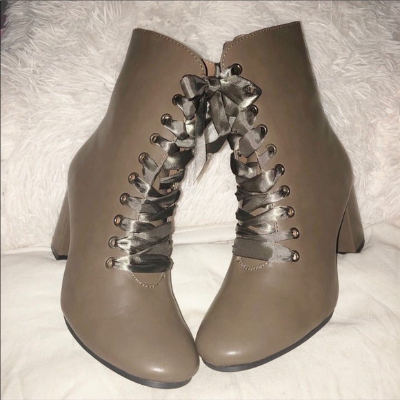 👢 Lace Up Ribbon 🎀 Olive Bootie 👢 - Picture 4 of 4